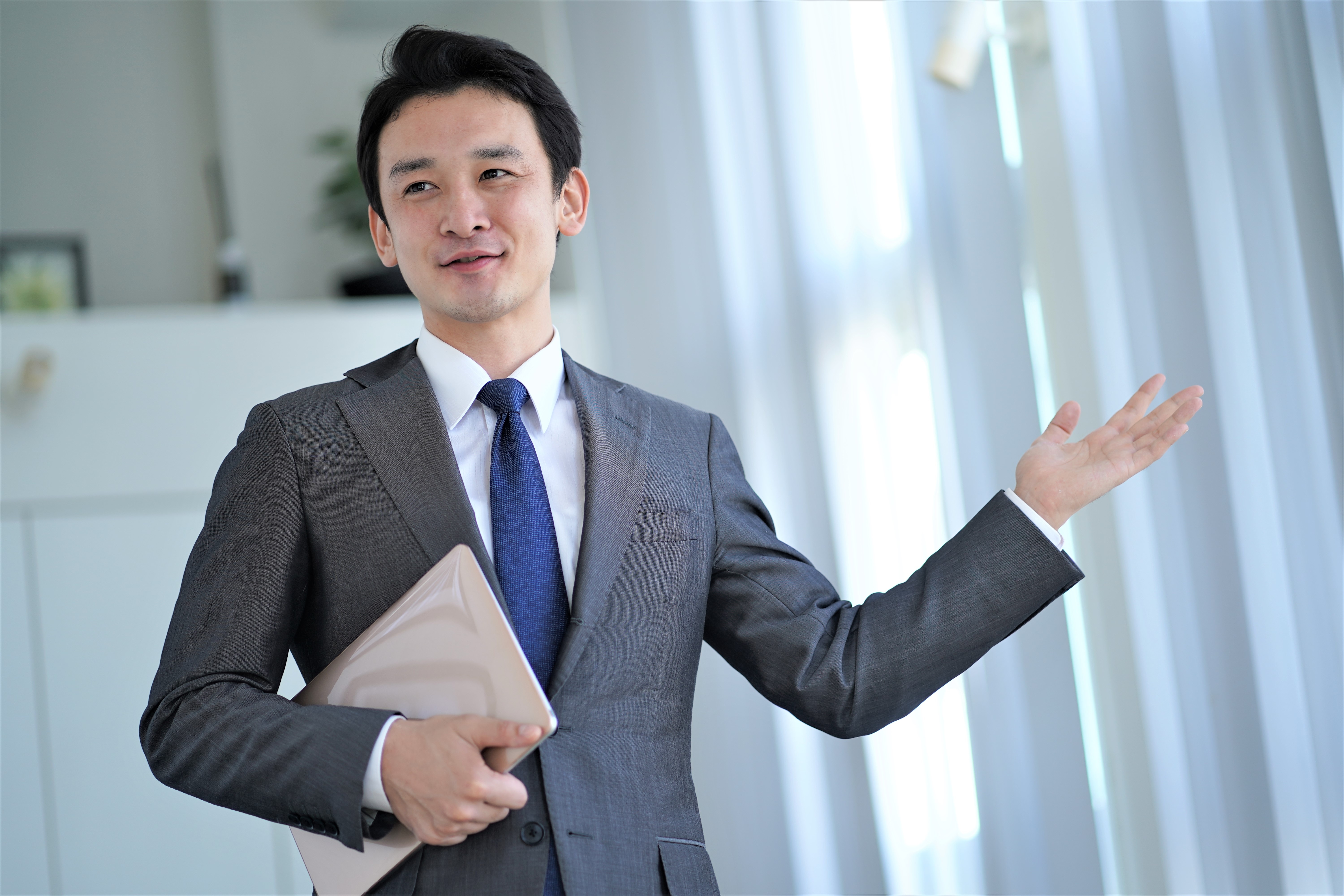 つくばでおすすめの優良派遣会社一覧を紹介する男性